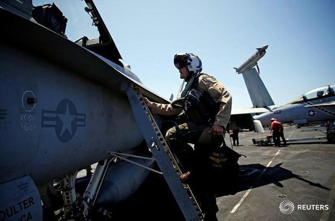 Cuộc sống trên tàu sân bay USS Harry S. Truman - ảnh 14