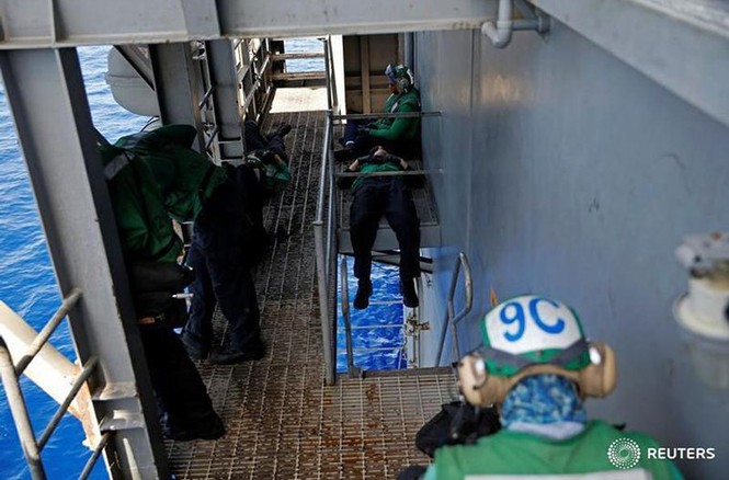 Cuộc sống trên tàu sân bay USS Harry S. Truman - ảnh 17