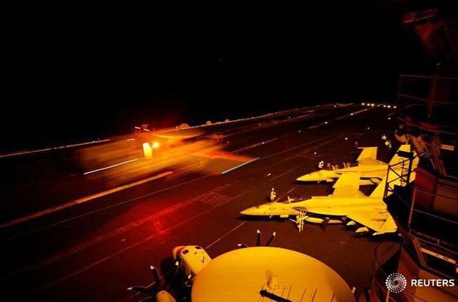 Cuộc sống trên tàu sân bay USS Harry S. Truman - ảnh 18