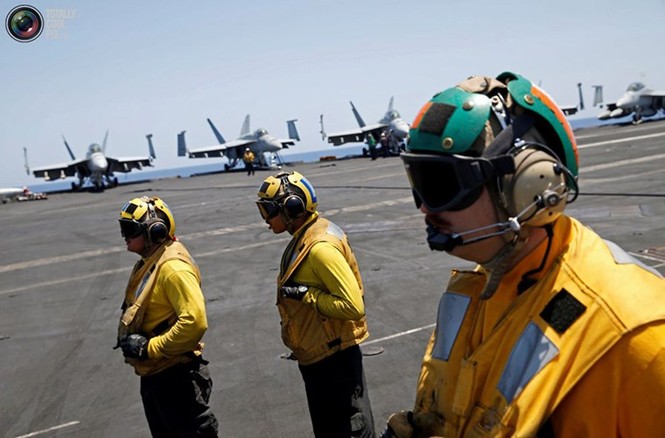 Cuộc sống trên tàu sân bay USS Harry S. Truman - ảnh 2