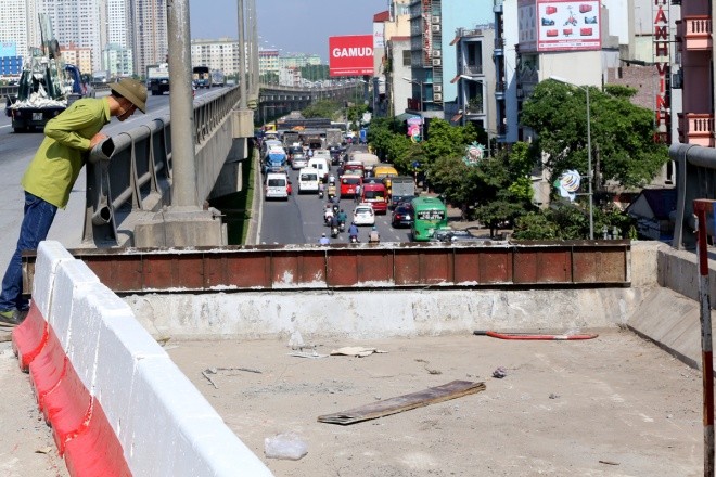 'Bẫy tử thần' ở cầu cạn Vành đai 3 Hà Nội - ảnh 4