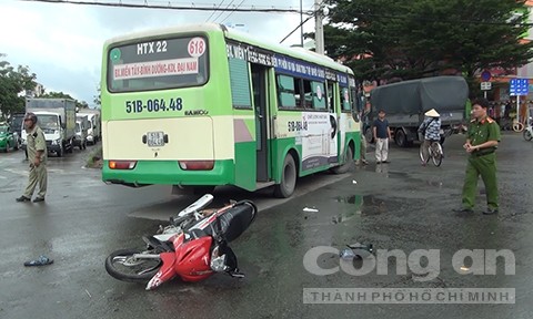 BẢN TIN ATGT: Đấu đầu xe khách, người đi xe máy tử vong tại chỗ - ảnh 3