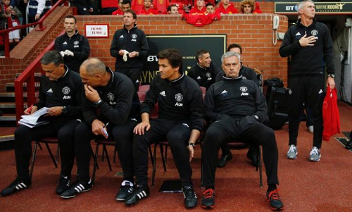 'Mourinho có thể bị bỏ tù vì bắt nạt Schweinsteiger' - ảnh 1