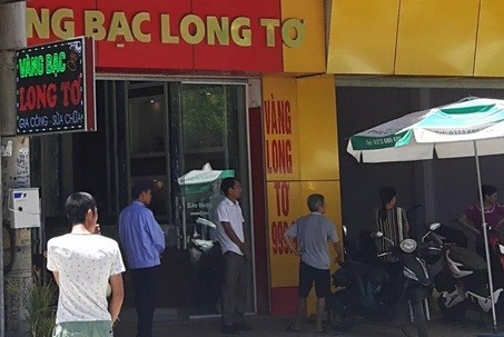 Tiệm vàng bị trộm đột nhập, vơ vét 100 cây vàng trong đêm - ảnh 1