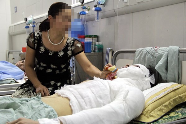 Tàn nhẫn những đòn thù axit rúng động dư luận - ảnh 4