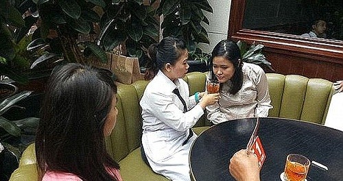 Lộ video cô gái tử vong vì uống cà phê nghi tẩm độc - ảnh 3