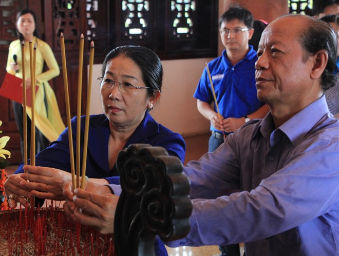 Lãnh đạo TPHCM thăm chiến sĩ Mùa hè xanh tại Vĩnh Long - ảnh 1