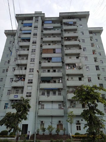 Chung cư 11 tầng bất ngờ bục bể nước - ảnh 1