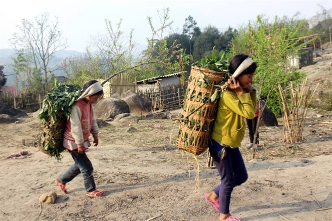 Kỳ lạ nơi con dâu không được ngồi cùng mâm, đi cùng xe với bố chồng - ảnh 3