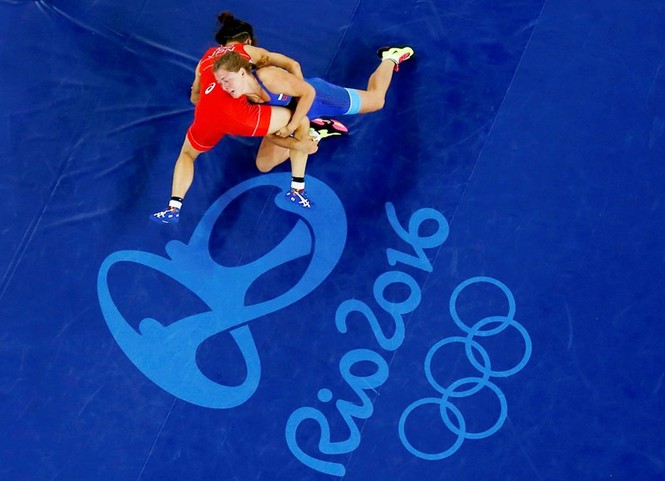 Kỷ lục gia Olympic rơi lệ bên di ảnh của mẹ - ảnh 2