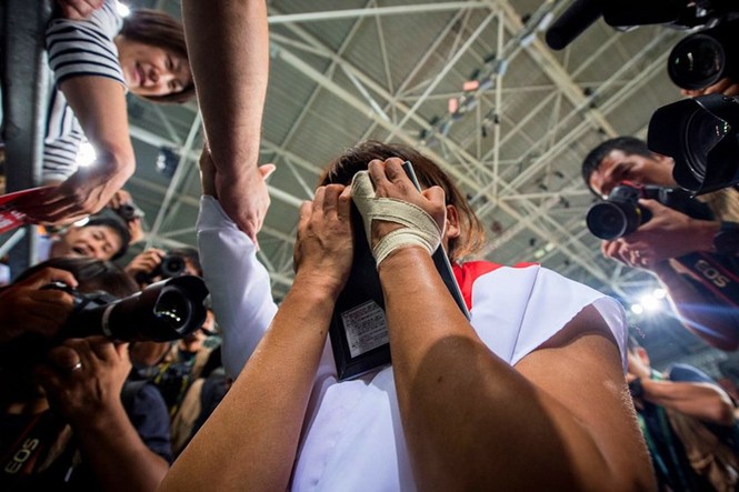 Kỷ lục gia Olympic rơi lệ bên di ảnh của mẹ - ảnh 7
