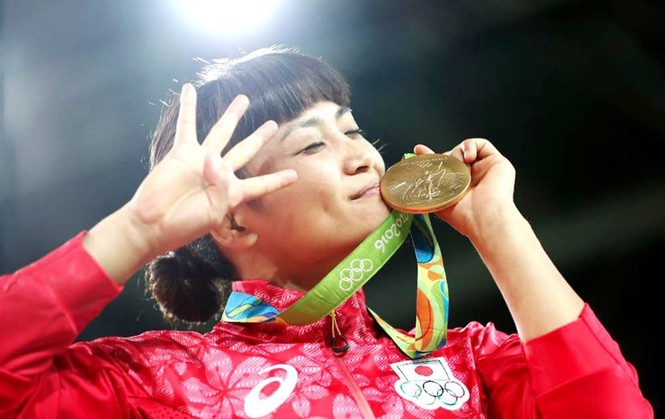 Kỷ lục gia Olympic rơi lệ bên di ảnh của mẹ - ảnh 8