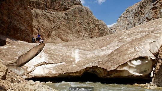 Kỳ diệu sông băng trong sa mạc Iran - ảnh 7
