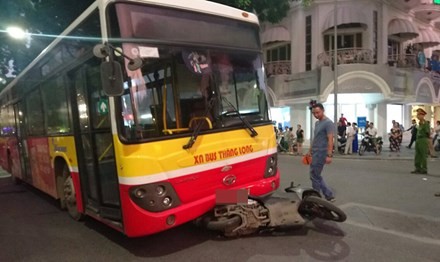 BẢN TIN ATGT: Xe máy đâm xe tải, 3 thanh niên thương vong - ảnh 3