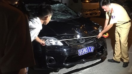 BẢN TIN ATGT: Xe máy đâm xe tải, 3 thanh niên thương vong - ảnh 2