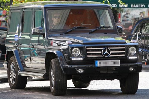 Xe Mercedes lật nghiêng vì tài xế 'tránh mèo' - ảnh 2