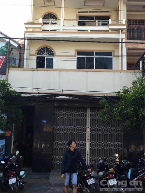 Kinh hãi phát hiện thầy giáo chết sau nhà với vết hằn trên lưng - ảnh 1