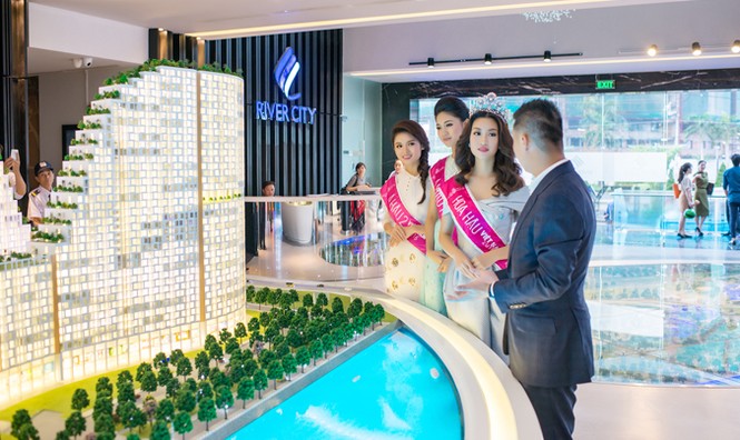 Tân Hoa hậu thăm căn hộ sẽ ở trong 2 năm nhiệm kỳ - ảnh 1