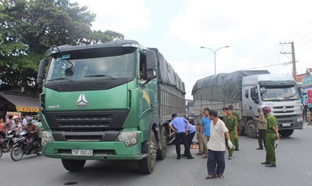 BẢN TIN ATGT: Người đàn ông bị container cán chết lúc sáng sớm - ảnh 6