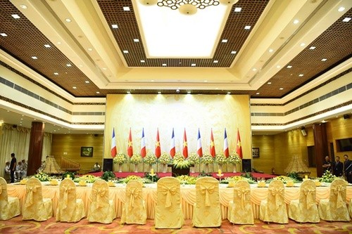 Cận cảnh tiệc chiêu đãi Tổng thống Pháp ở Hà Nội - ảnh 1