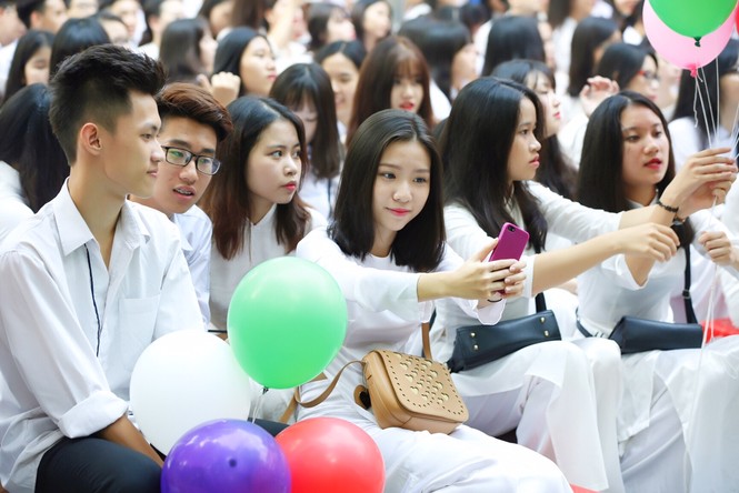 Vẻ đẹp tinh khôi của nữ sinh trường Việt Đức ngày khai trường - ảnh 3