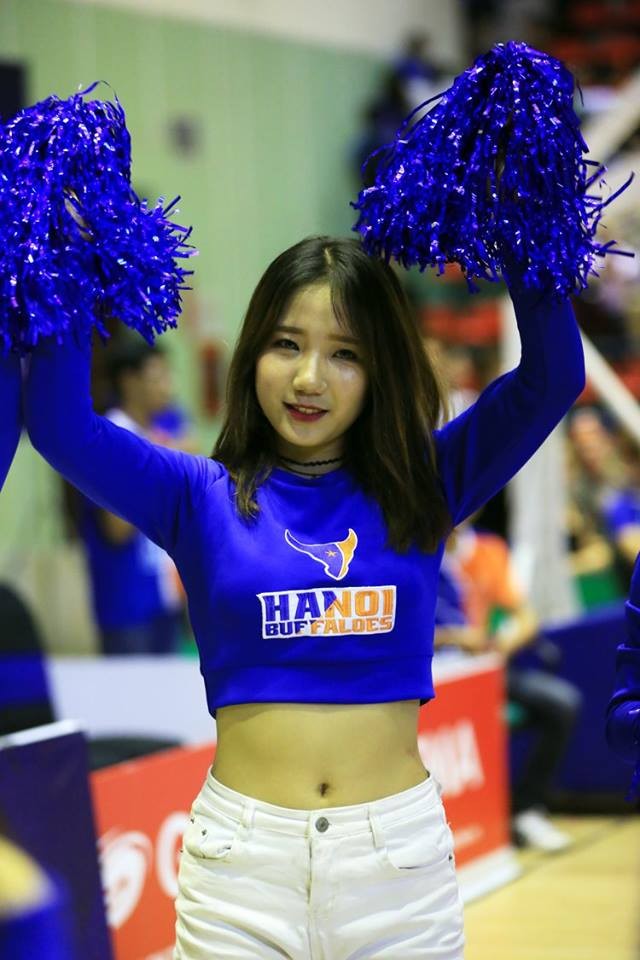 Dàn hoạt náo viên xinh đẹp ở giải bóng rổ chuyên nghiệp - ảnh 6