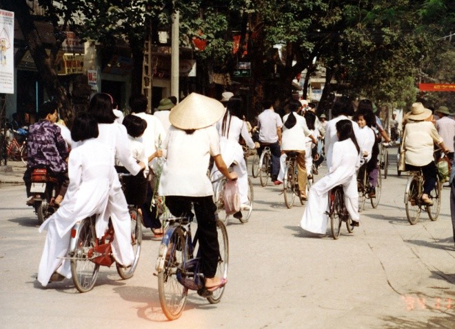 Phố cổ Hà Nội thập niên 90 trong ảnh của Đại sứ Nhật - ảnh 1