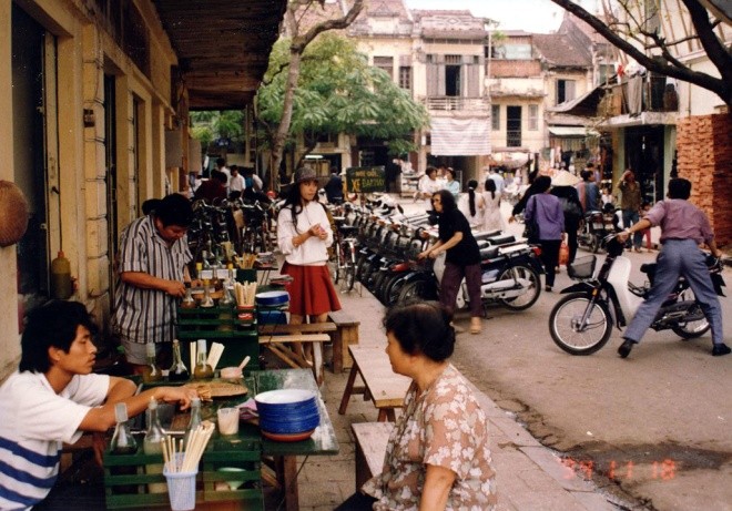 Phố cổ Hà Nội thập niên 90 trong ảnh của Đại sứ Nhật - ảnh 3