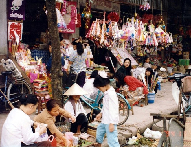 Phố cổ Hà Nội thập niên 90 trong ảnh của Đại sứ Nhật - ảnh 5