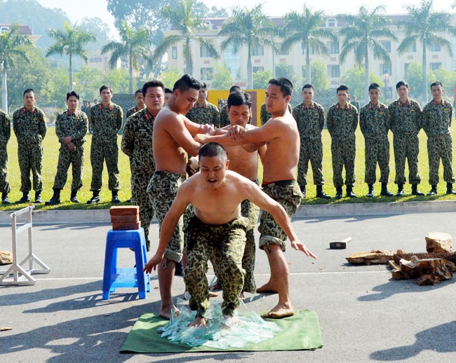 Mục kích đặc công chống khủng bố khổ luyện - ảnh 2