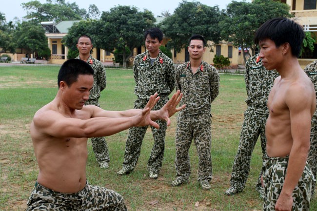 Mục kích đặc công chống khủng bố khổ luyện - ảnh 6