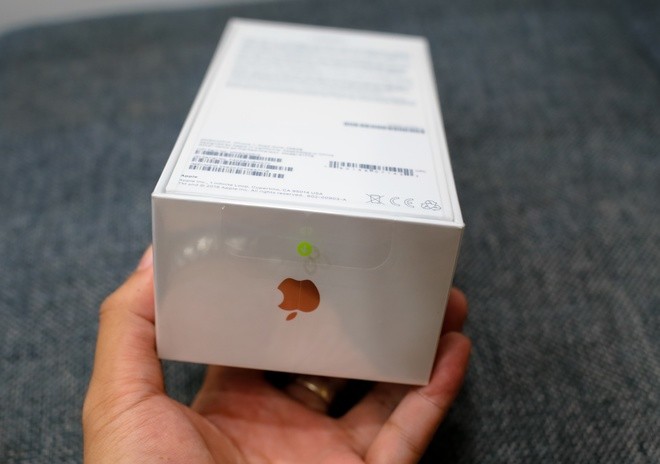 Đập hộp iPhone 7 đầu tiên về Việt Nam - ảnh 1