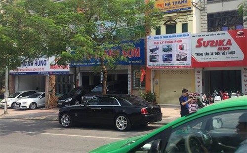 Rolls-Royce bục bình xăng trên phố Hà Nội - ảnh 4