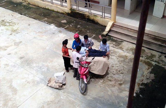 Vụ chở thi thể bằng xe máy: Lãnh đạo bệnh viện bị phê bình - ảnh 1