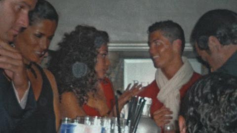 Bồ cũ Balotelli mất 'cái ngàn vàng' cho Ronaldo - ảnh 1