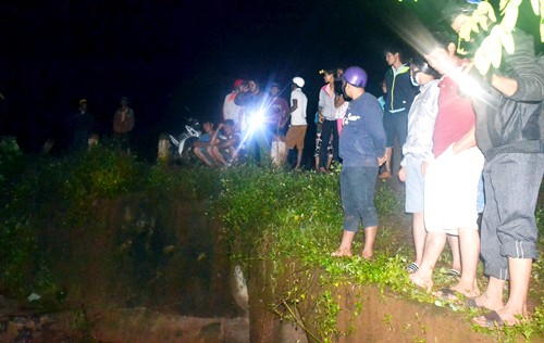 Hai thiếu nữ bị nước cuốn trôi trên đường đi sinh nhật - ảnh 1