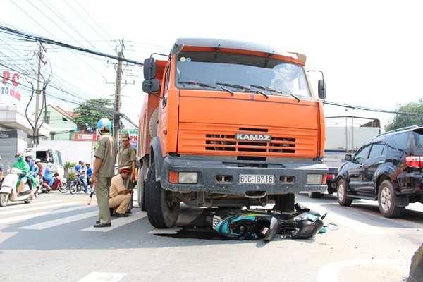 BẢN TIN ATGT: Người đàn ông chết thương tâm dưới bánh xe tải - ảnh 5