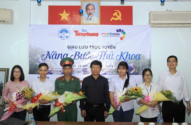 Tuổi thơ đi cấy lấy công của chàng thủ khoa Đại học Văn Hóa TPHCM - ảnh 1