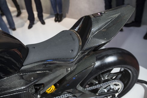 Cận cảnh 'quái thú' BMW HP4 Race - siêu môtô công nghệ mới - ảnh 2
