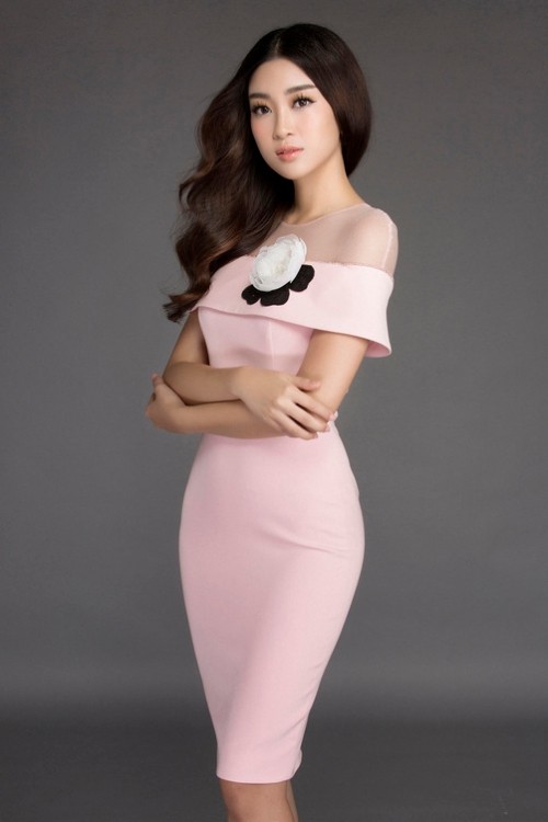 Hoa hậu Mỹ Linh làm 'nàng thơ' trong bộ sưu tập váy - ảnh 7