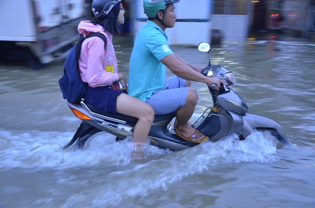 triều cường ở sài gòn - ảnh 2