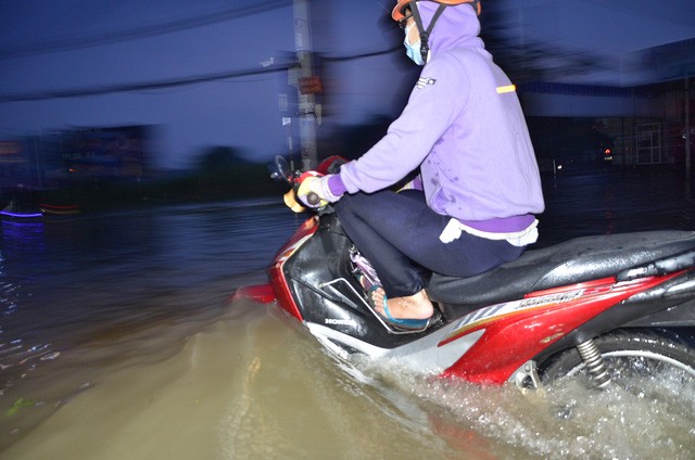 triều cường ở sài gòn - ảnh 3