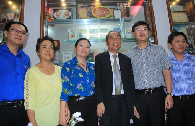 Bí thư thứ nhất TƯ Đoàn thăm hỏi, chúc mừng thầy Nguyễn Ngọc Ký - ảnh 4