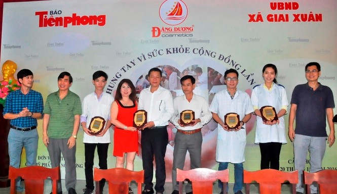 Chia sẻ khó khăn với bà con nghèo Cần Thơ - ảnh 12