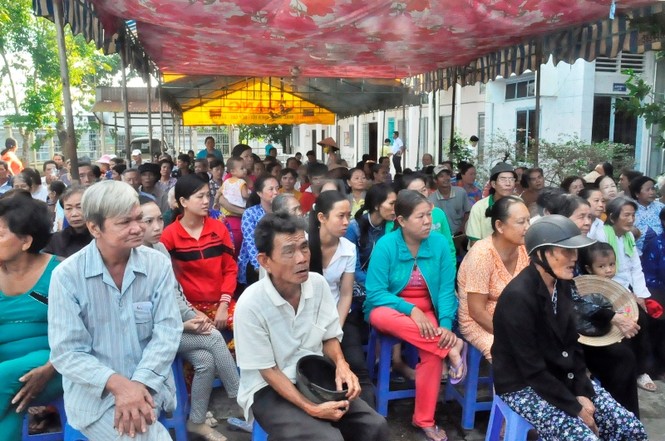 Chia sẻ khó khăn với bà con nghèo Cần Thơ - ảnh 1