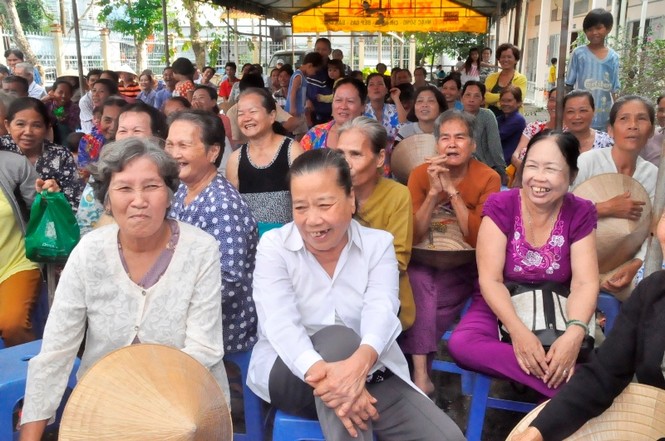 Chia sẻ khó khăn với bà con nghèo Cần Thơ - ảnh 4