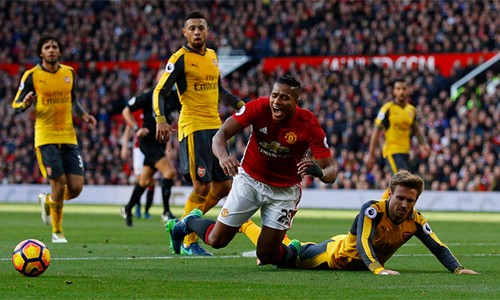 Mourinho than trời vì Man Utd quá đen - ảnh 1