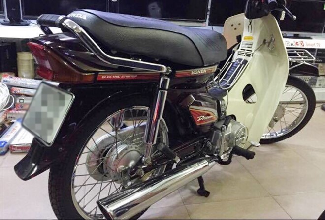 Cận cảnh Honda Dream II hàng hiếm 140 triệu chưa bán ở Sài Gòn - ảnh 1