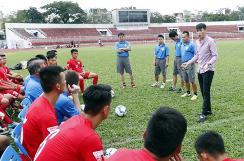 Công Vinh làm phòng thay đồ kiểu Bayern cho đội TP.HCM - ảnh 1