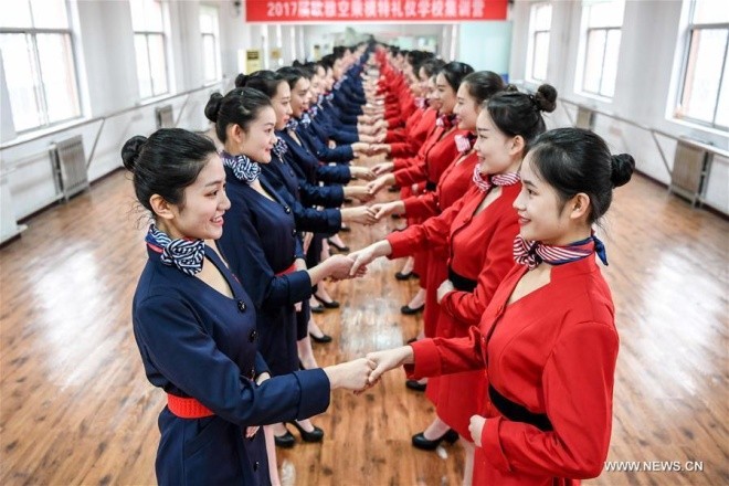 Bên trong lò đào tạo tiếp viên hàng không Trung Quốc - ảnh 1